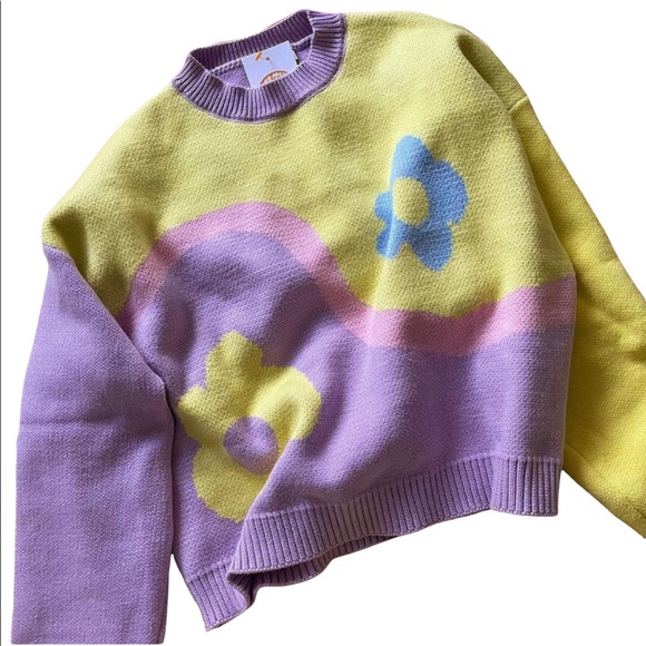 Daisy Yin & Yang Sweater - Picture 2 of 4